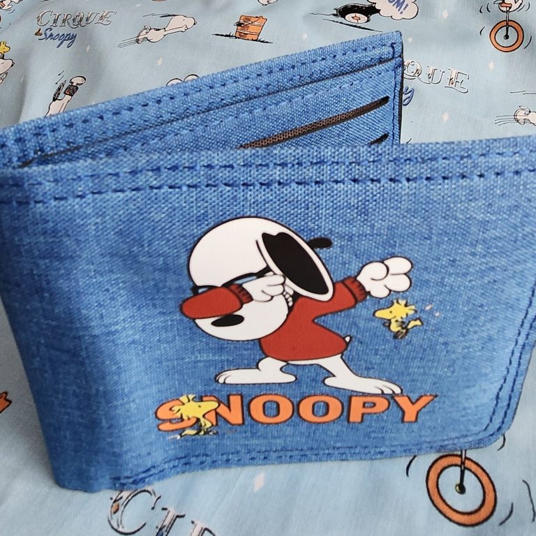 Vintage-Inspired Snoopy Wallet – Stylish and Functional