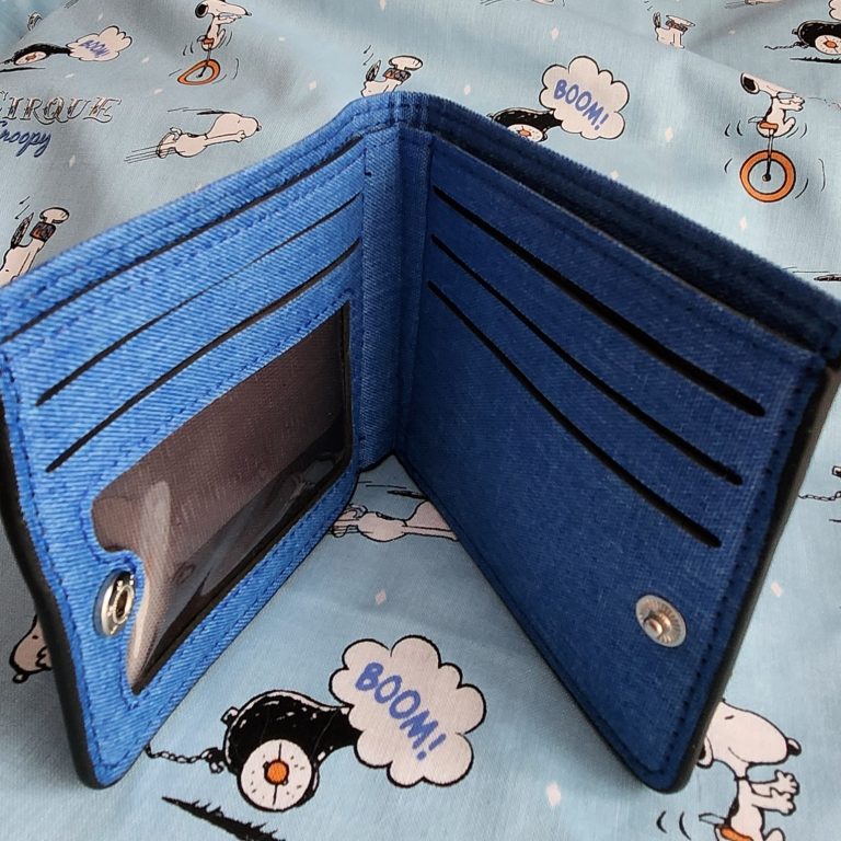 Vintage-Inspired Snoopy Wallet – Stylish and Functional