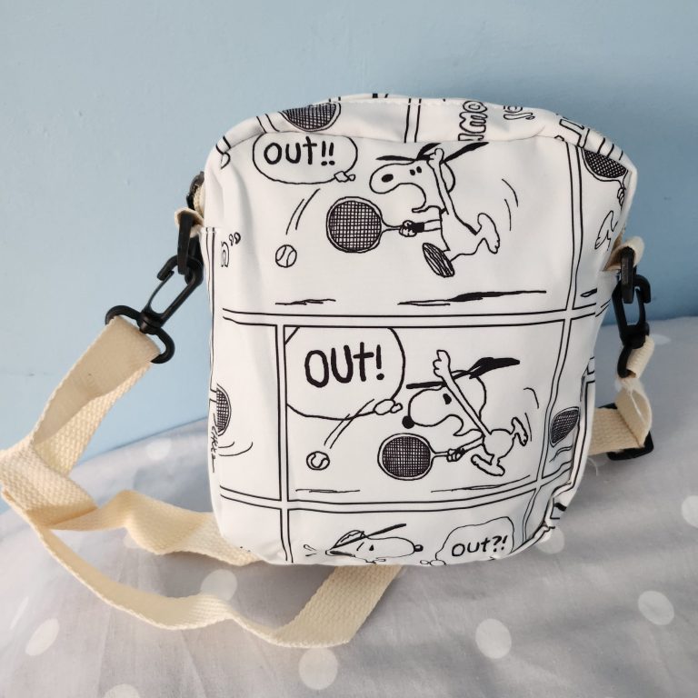 Snoopy Crossbody Bag – Cute, Practical & Perfect for Peanuts Fans
