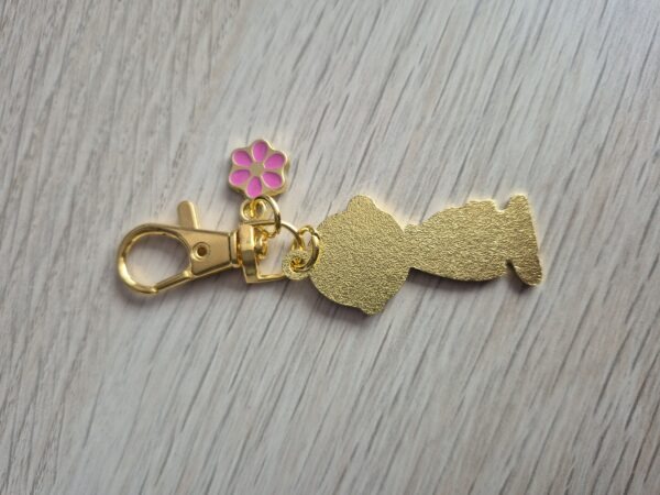 Charlie Brown Metal Keychain with Pink Charm – Classic & Fun Accessory - Image 2