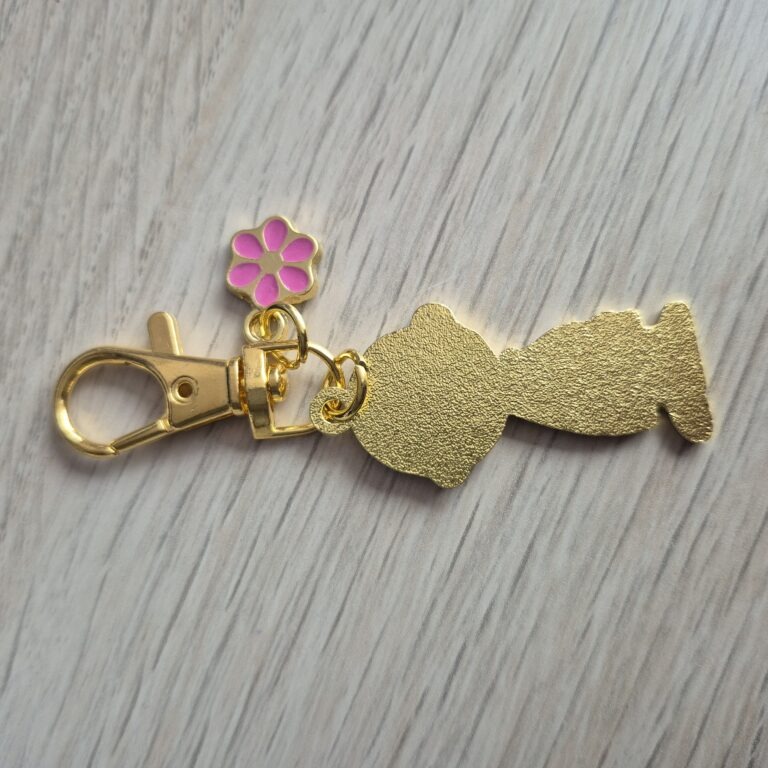 Charlie Brown Metal Keychain with Pink Charm – Classic & Fun Accessory