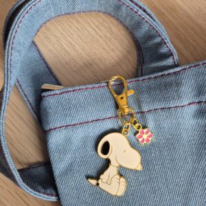 Snoopy Metal Keychain with Pink Charm – Cute & Stylish Accessory