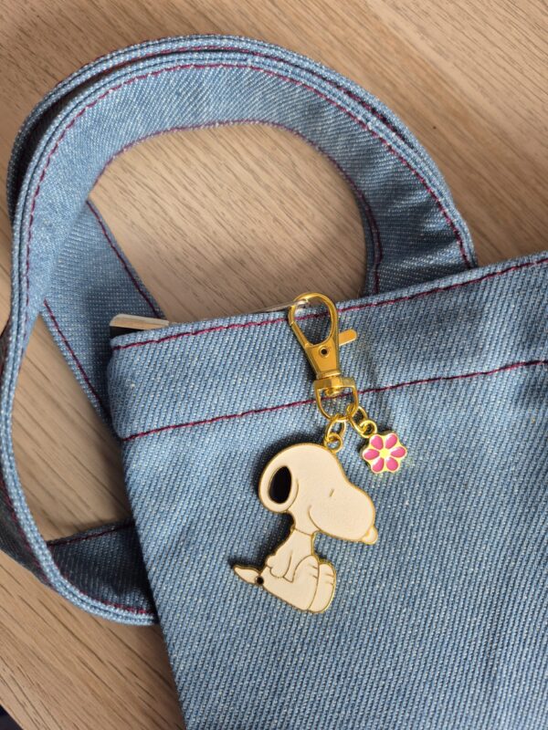 Snoopy Metal Keychain with Pink Charm – Cute & Stylish Accessory