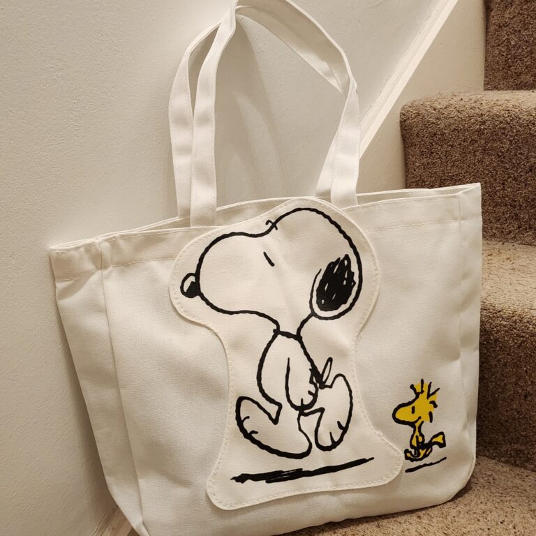 Cream Snoopy Tote Bag – Stylish, Spacious & Perfect for Everyday Adventures