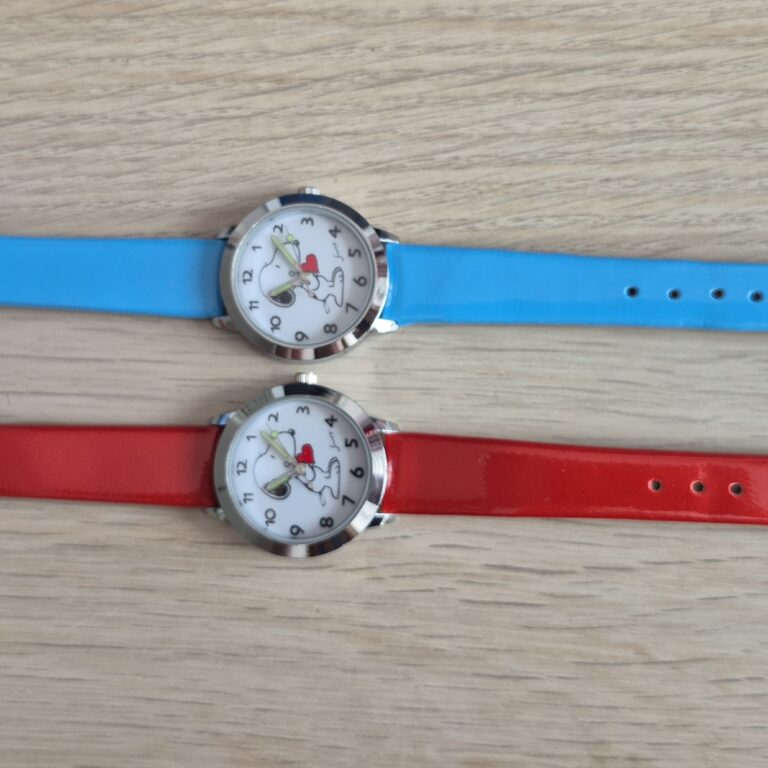 Snoopy Hugging Heart Watch – Easy Read Children’s / Small Wrist Watch
