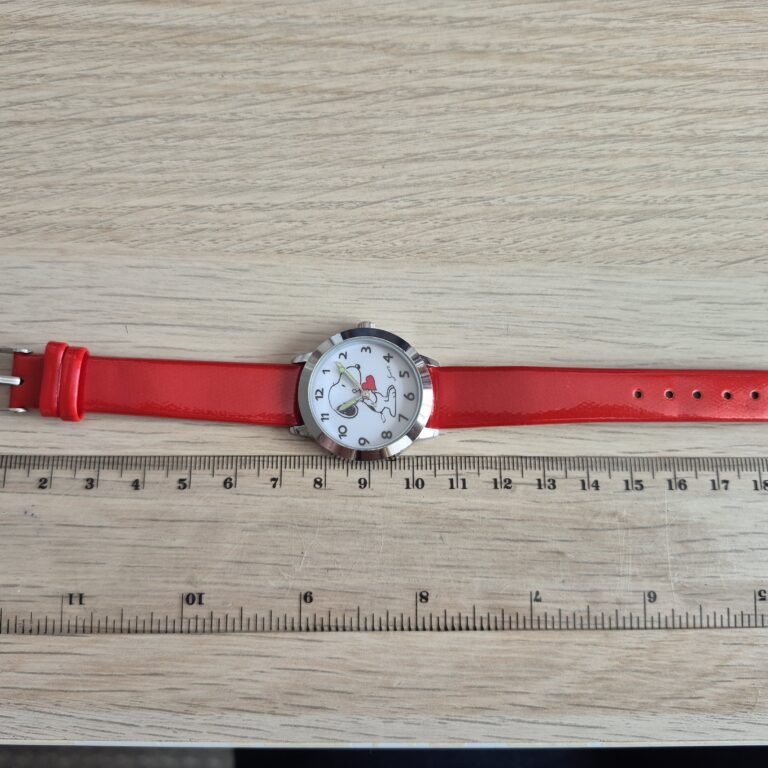 Snoopy Hugging Heart Watch – Easy Read Children’s / Small Wrist Watch