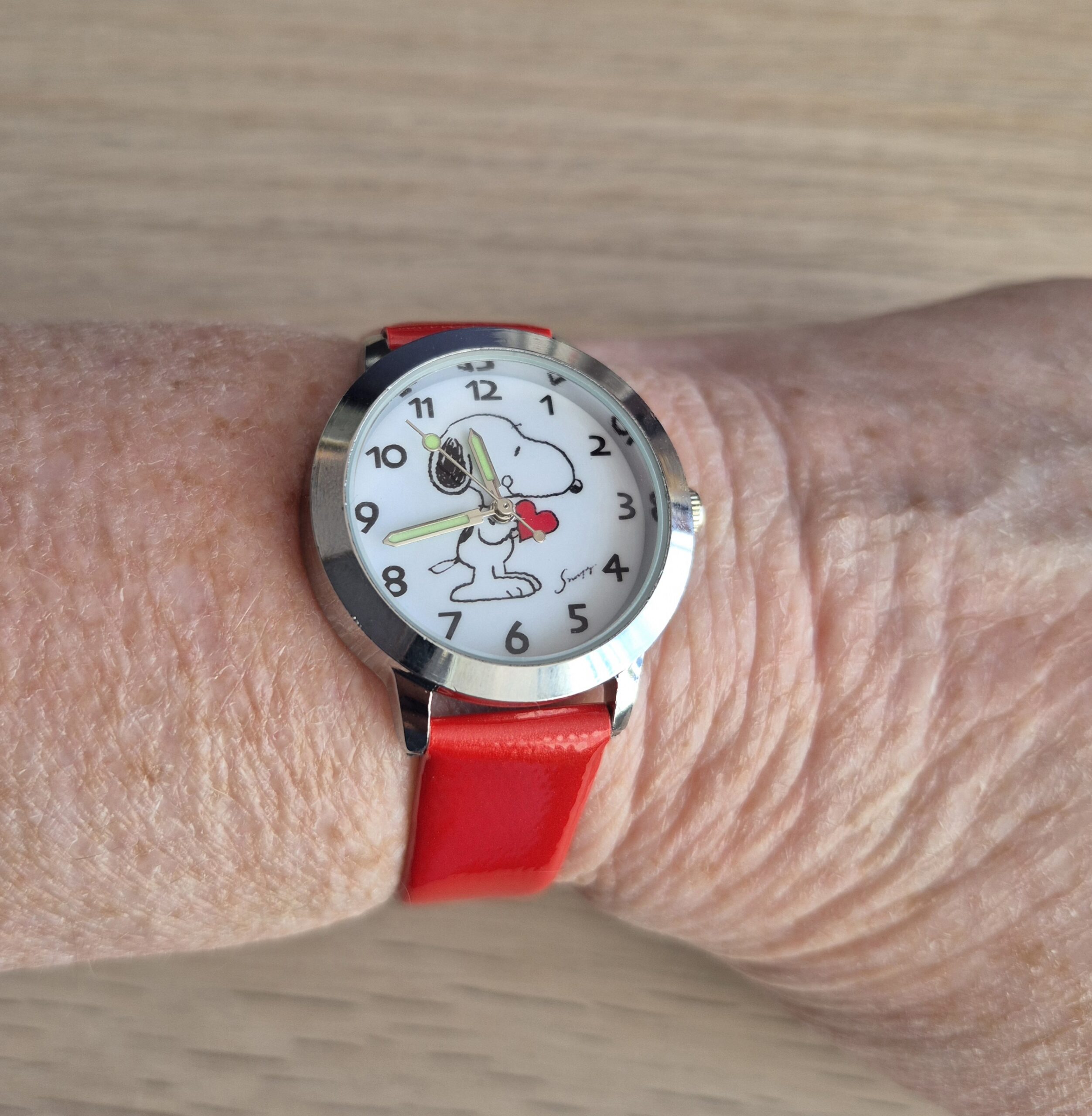 Snoopy Hugging Heart Watch – Easy Read Children’s / Small Wrist Watch