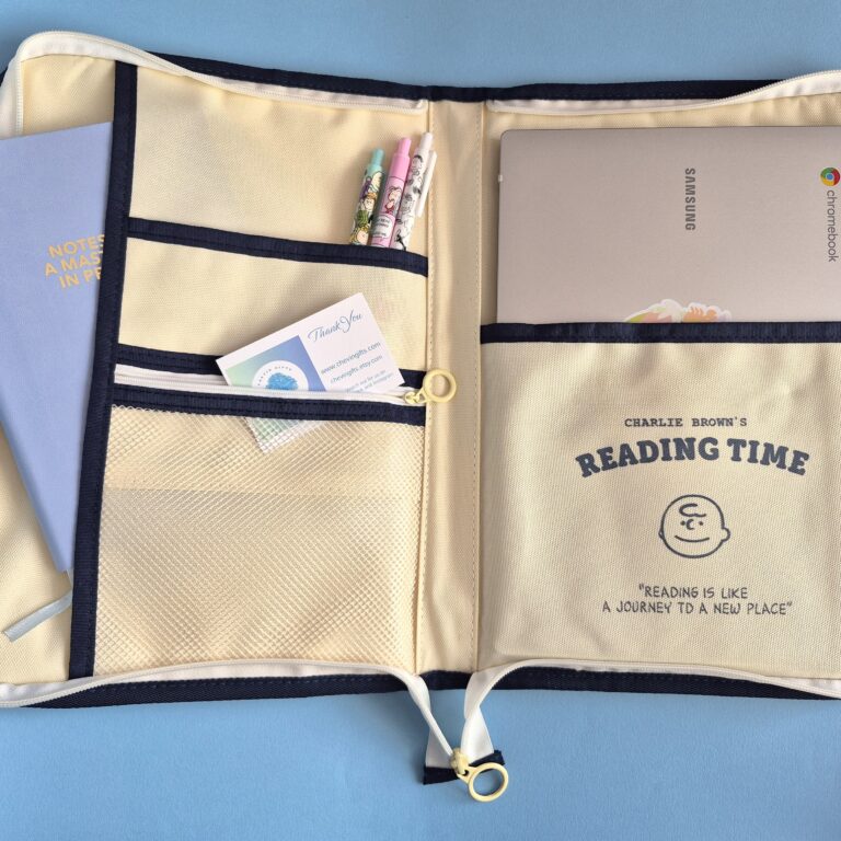 Cream Canvas 13″ Tablet Cover & Organiser – Charlie Brown Reading Time Design