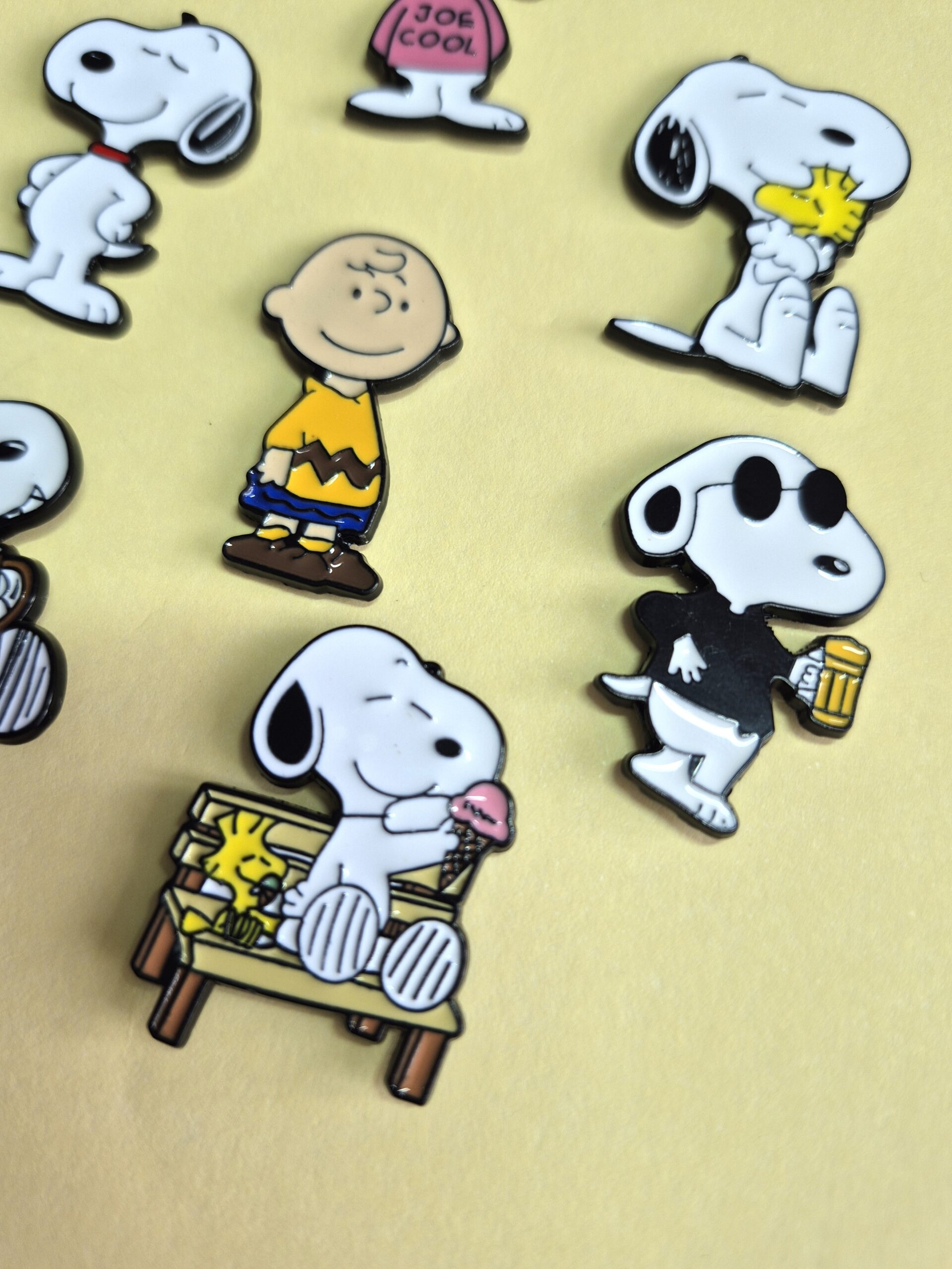 Snoopy Metal & Enamel Pin Collection – Classic Peanuts Character Pins - Image 3
